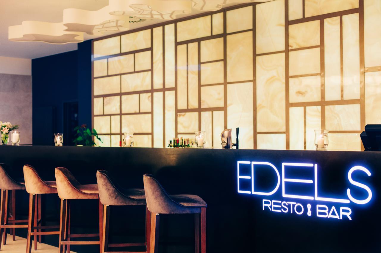 ホテル Edels Chełm エクステリア 写真